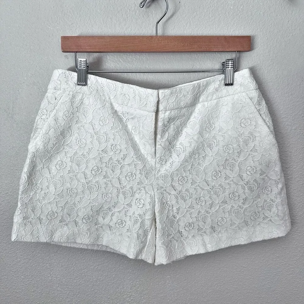 LILA ROSE | White Lace‎ Tailored Shorts 4.5